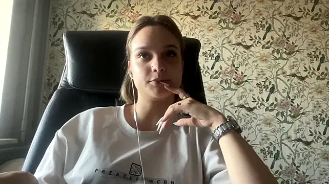 HarrietBunner live cam on StripChat
