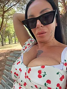 Partenope_Girl live webcam