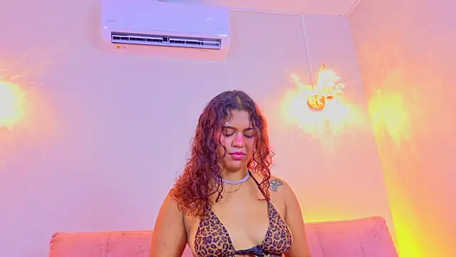 BELLA_TENTATION_CR live cam on StripChat