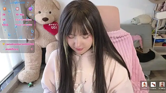 KuroChan420 live cam on StripChat