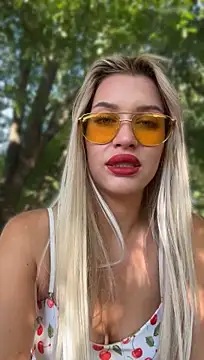 KikiWatson live cam on StripChat
