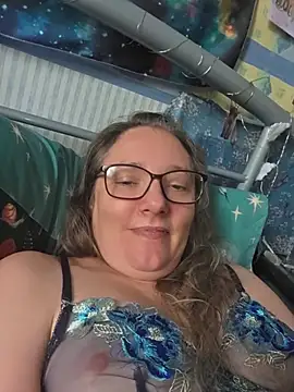 Izzylove47 live cam on StripChat