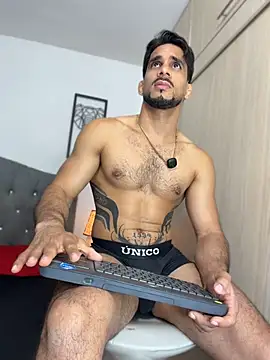 Maximiliano_ford live cam on StripChat
