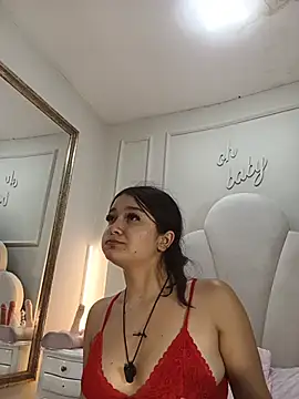 Nahomyrain live cam on StripChat