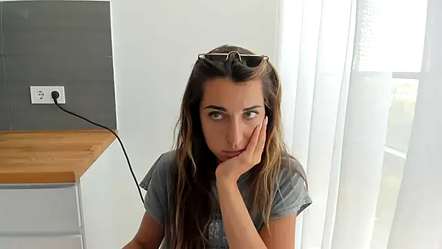 summmmersky1 live cam on StripChat