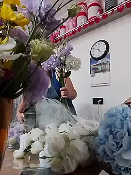 LittleFlower777 webcam