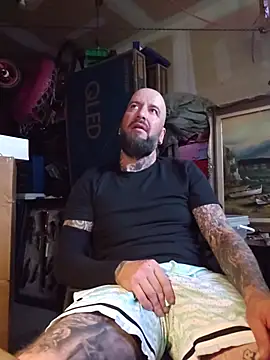 beardedtattood (Ask my age) - 😈😈 Get this dick rock hard 😈😈
