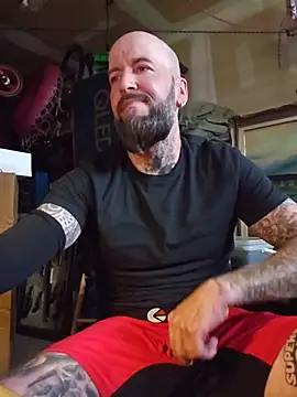 beardedtattood (Ask my age) - Shorts off daddy