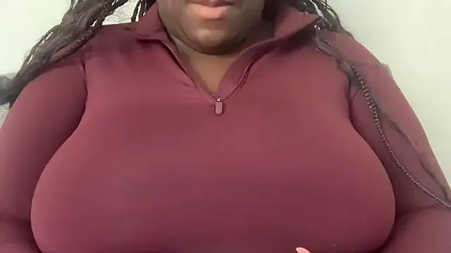 nanaisbackk live cam on StripChat