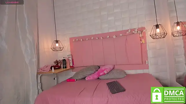 Mia_collins16