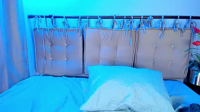 julianaaldanaa (F young) - oil feet+ass