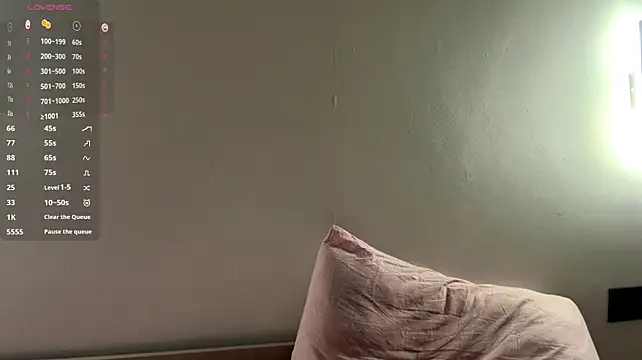 Ur_neighbor_Kira live cam on StripChat