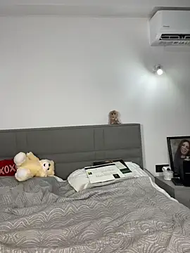 CurlyLara live sex cam