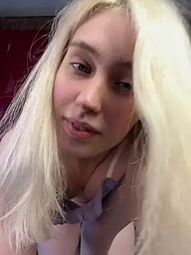 lovelymiu (Ask my age) - lower my shorts+add oil on my big ass