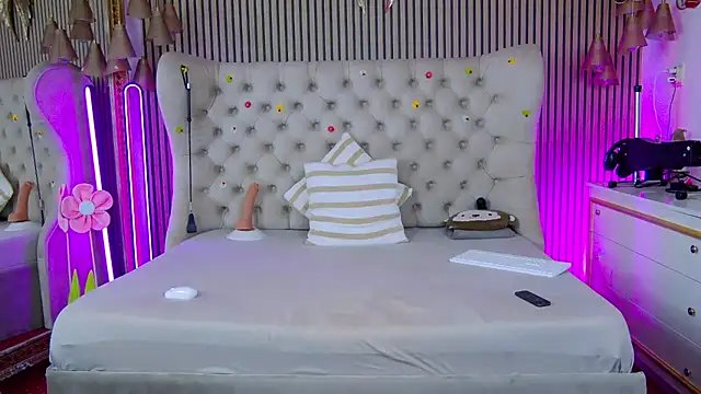 PlayfulShow webcam
