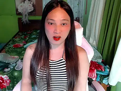 GodisAWomenxxx live room snapshot on Stripchat