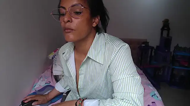 kateleyagrey live cam on StripChat