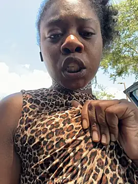 ebony_queeen (F young) -  Domi ass + joi 🌶️  open door risky