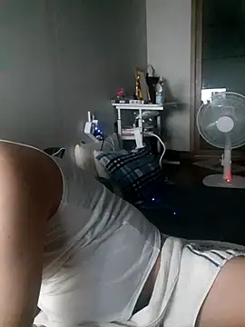 okay-boy live cam on StripChat