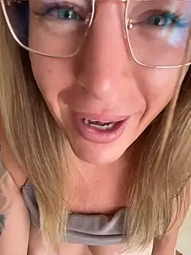 christinasiemone (F milf) - MY TITS DIRECTLY IN YOUR FACE