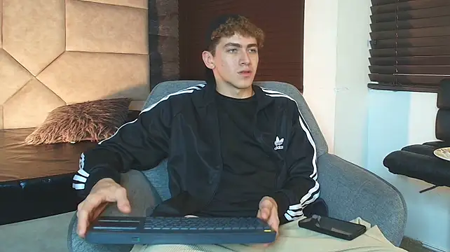 Tyler_Mcrey live sex cam