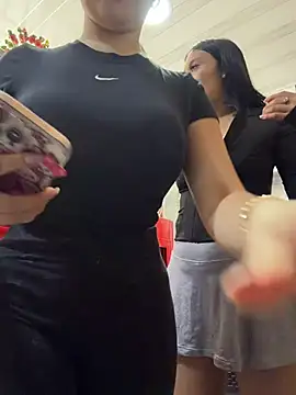 Sara_fun live cam on StripChat