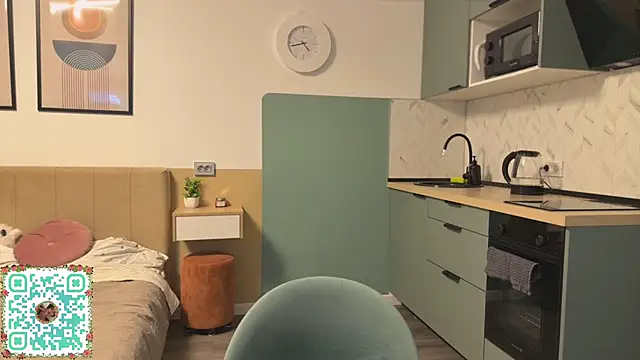 MonaBlisss live webcam