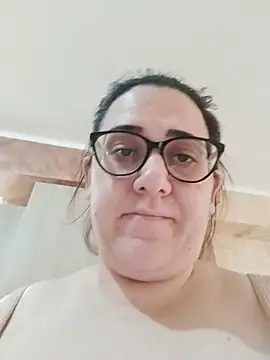Dolcecurvy live cam on StripChat