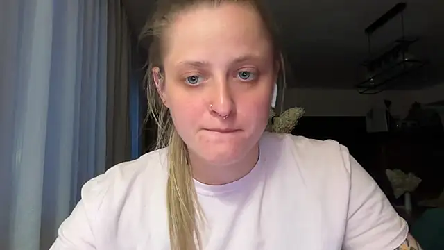 LeaWetGirl webcam