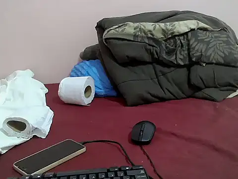 pretty_buddie live cam on StripChat