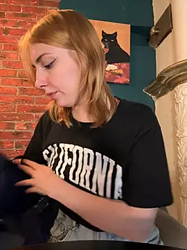 sunny___bunny (F young) - drool on naked nipple in cafe