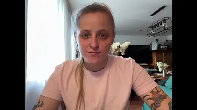 LeaWetGirl webcam