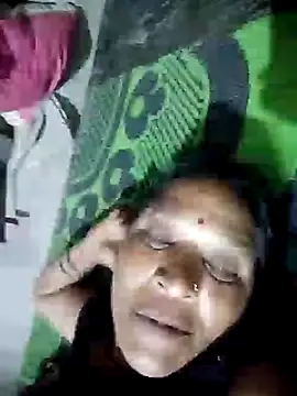 Loomaraj live cam on StripChat
