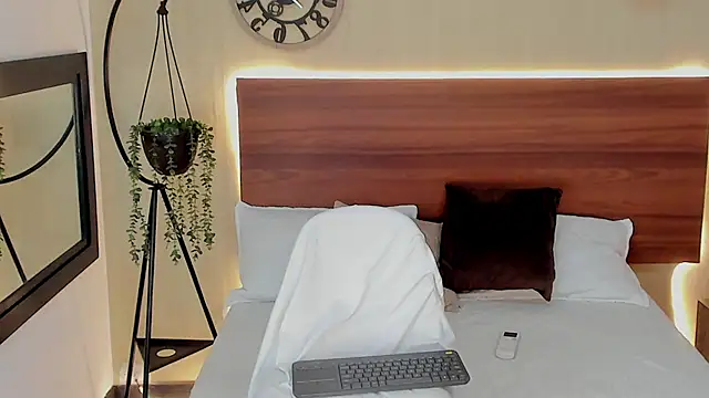 SamayRyann live cam on StripChat