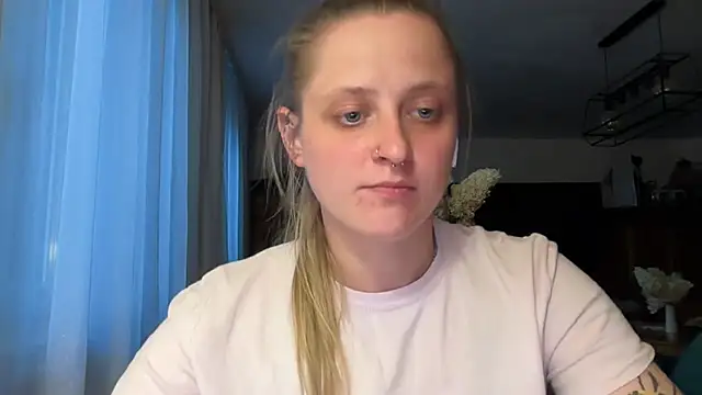 LeaWetGirl webcam