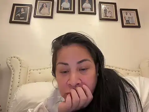 NaughtySCARLETSIN webcam