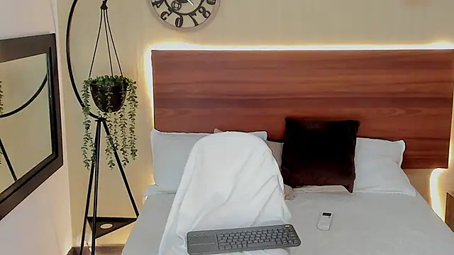SamayRyann live cam on StripChat