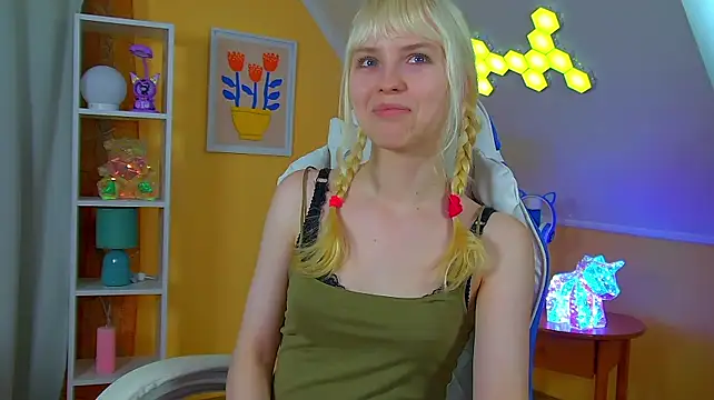 HannahHollis live cam on StripChat