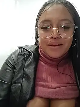 Mia_Risky-1