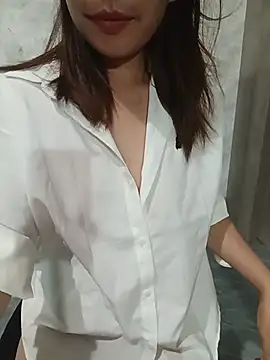 -Trinina- live cam on StripChat