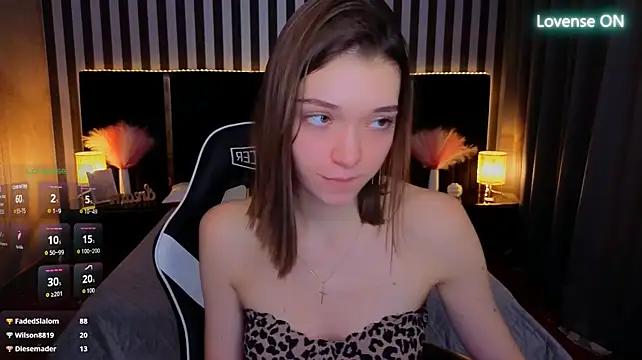 Cherry_Wipe live cam on StripChat