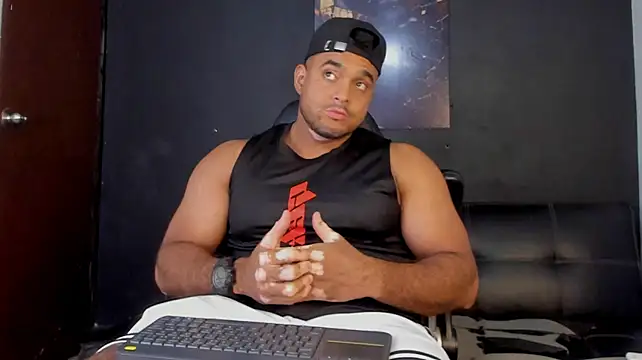 Big_furry_bear13 webcam