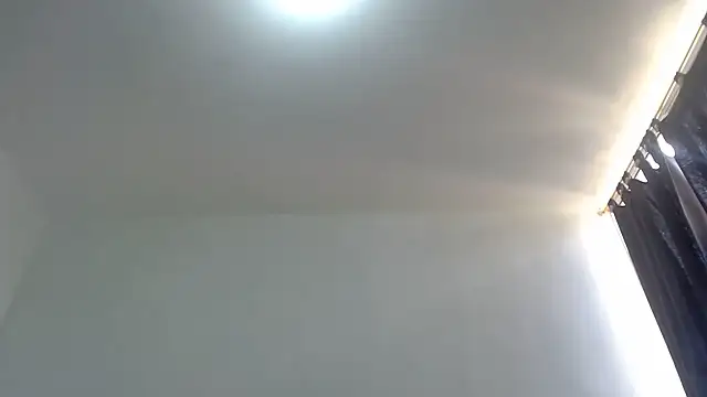 nicolle_milf1978 live cam on StripChat