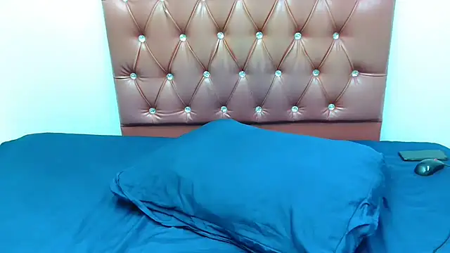 LolaTwerksXX live cam on StripChat
