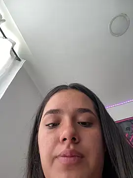 Luciaparker03 live cam on StripChat