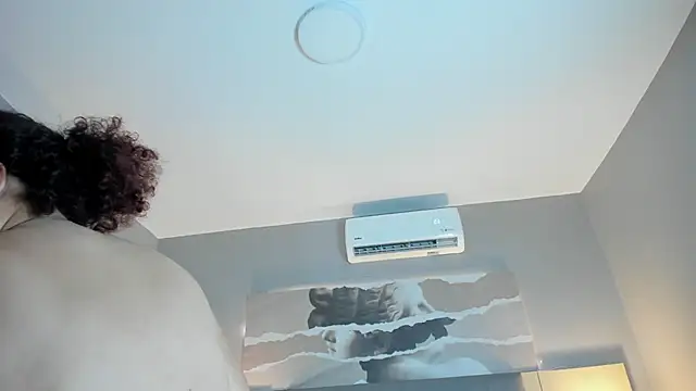 Zara_Holly_