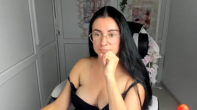 ChloeVibee live cam on StripChat
