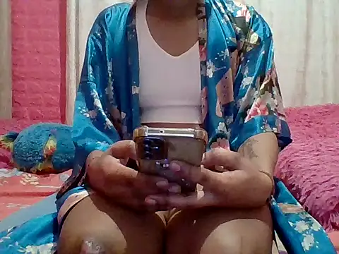 freaknikaa webcam