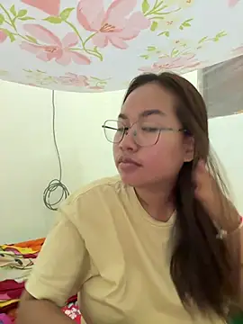 Ponthip live cam on StripChat