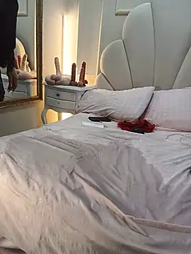 Nahomyrain live cam on StripChat